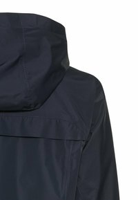 Donkerblauwe waterdichte jas met capuchon, voorzien van elegante lijnen, een soepele textuur en versterkte stiksels op de naden.