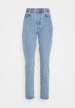 Jeans alta vita di un blu chiaro con design a gamba dritta, caratterizzati da una silhouette classica a cinque tasche e una texture leggermente sbiadita.