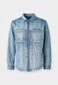 Chaqueta de mezclilla azul claro con cierre de cremallera, dos bolsillos en el pecho y patrones de costura vertical. Color clásico y dobladillo elástico.