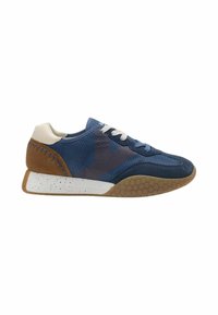 Sneaker sportivo da uomo con tomaia in mesh blu e accenti in suede marrone, suola bianca con dettagli screziati e suola in gomma testurizzata.