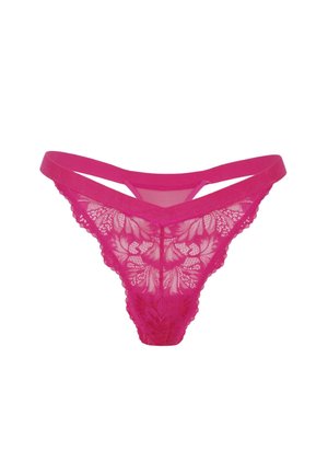 Perizoma di pizzo fucsia con intricati motivi floreali e sottili cinturini. Dettagli in tessuto trasparente e bordi smerlati arricchiscono il design.