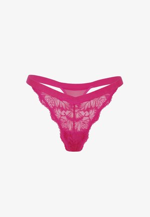 Perizoma di pizzo fucsia con intricati motivi floreali e sottili cinturini. Dettagli in tessuto trasparente e bordi smerlati arricchiscono il design.