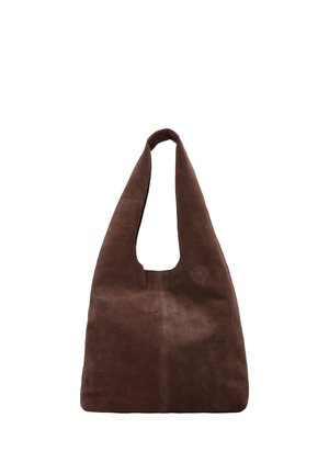 Weiche braune Veloursleder-Schultertasche mit breitem Riemen und einfacher dreieckiger Form auf weißem Hintergrund.
