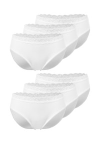 Set di sei mutandine in cotone bianco, con un elegante bordo in pizzo in vita, texture morbida e design classico a slip.