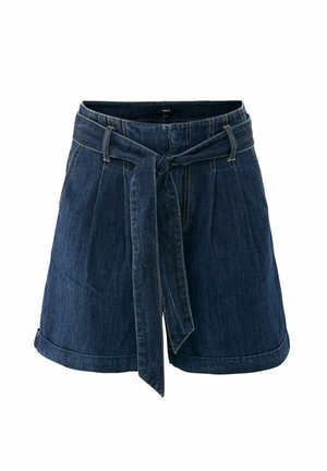 Donkerblauwe denim shorts met omgeslagen zomen, voorplooien, riemlussen en een bijpassende stoffen riem die in een knoop op de taille is gestrikt.