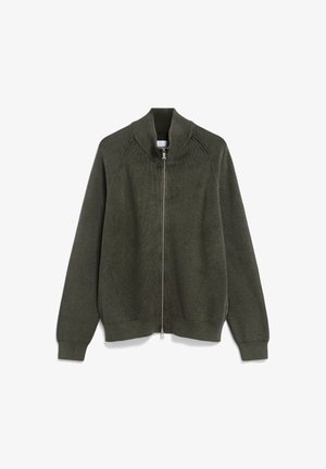 Donkergroene gebreide vest met rits en hoge kraag, geribbelde details en een volledige rits aan de voorkant. Heeft zijperforaties en elastische manchetten.