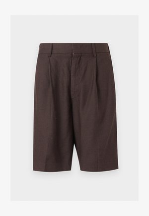 Shorts sur mesure marron foncé longueur genou avec passants de ceinture et plis devant, présentés sur un fond clair uni.