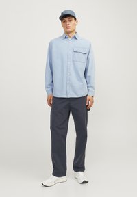 Jack & Jones JPSTEDDIE CARPENTER - Pantaloni - india ink