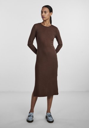 KYLIE LS O-NECK MIDI NOOS - Strikket kjole - chicory coffee