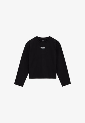 T-shirt nera cropped a maniche lunghe realizzata in tessuto morbido, con la scritta bianca "THE MAGICAL MANIFEST CLUB" sul davanti. Design semplice, scollo rotondo.