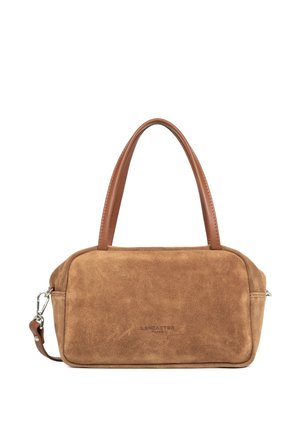 Sac à main rectangulaire en daim marron avec poignées en cuir lisse et logo Lancaster Paris embossé au centre devant.