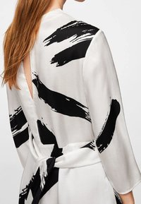 Mango Vapaa-ajan mekko - off-white
