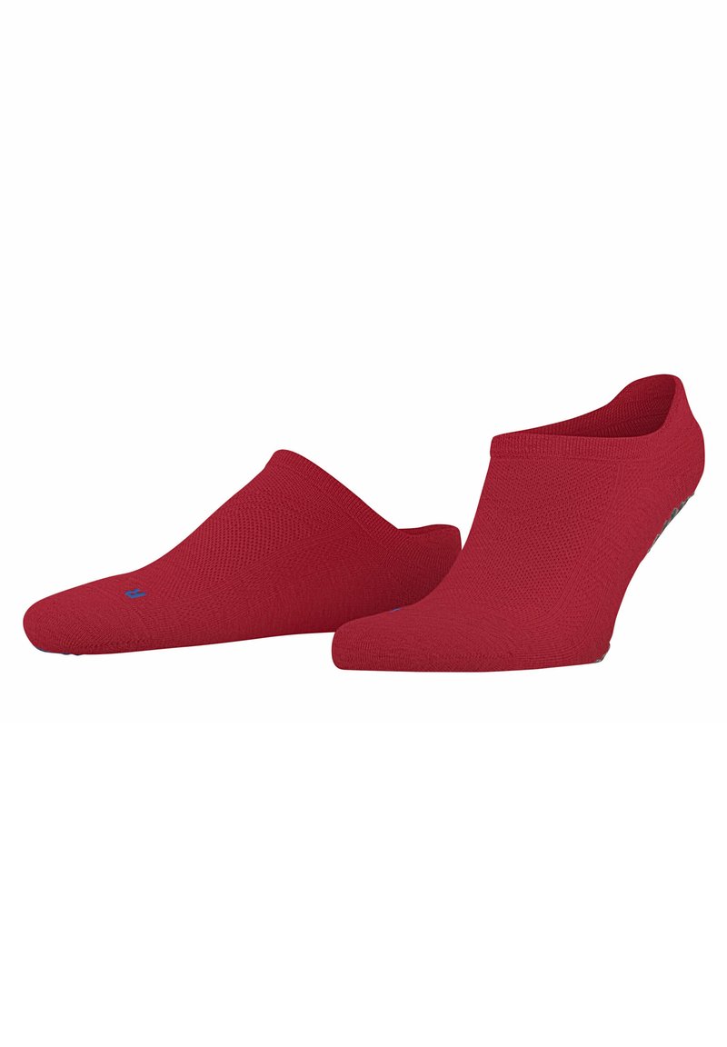 Rode no-show sokken met een tekstuur gebreid ontwerp. Zacht, elastisch materiaal met een laag uitgesneden profiel en een klein blauw logo op één sok.