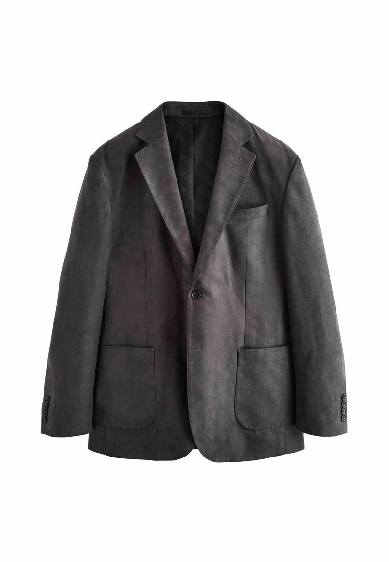 Dunkelgrauer Blazer aus einem glatten, leicht strukturierten Stoff. Mit einer einzelnen Knopfschließe, zwei Vordertaschen und Reverskragen.