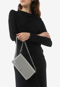 Miriade MURKY - Borsa a tracolla - argento