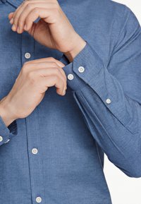 Lindbergh SUPERFLEX - Vapaa-ajan kauluspaita - dust blue mix