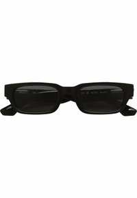 Occhiali da sole neri rettangolari con finitura opaca. Presentano bracci larghi, un marchio discreto sulla montatura interna e lenti scure.