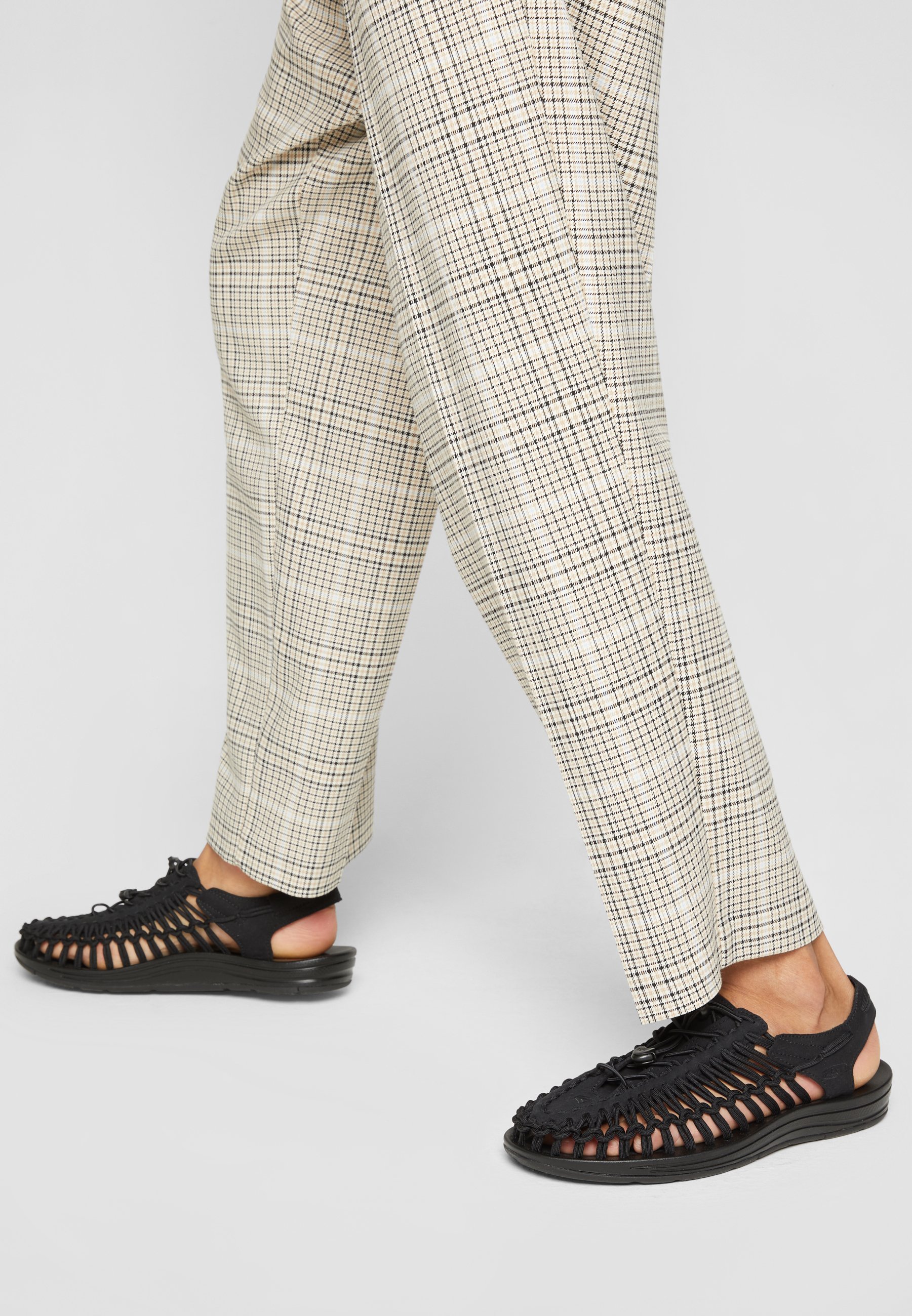 KEEN Ke Uneek Canvas (KEE705-1028564) - Sandales De Randonnée