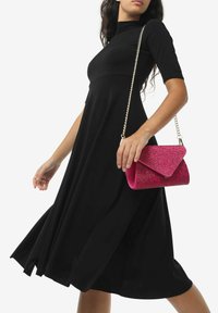 Miriade DYAMOND - Pochette - fuxia