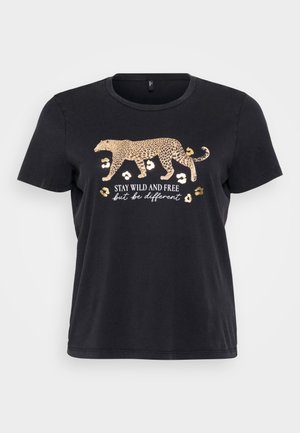 Svart cotton-t-shirt med en leopardgrafik i guld och texten "STAY WILD AND FREE men var annorlunda" nedanför. Korta ärmar, rund hals.