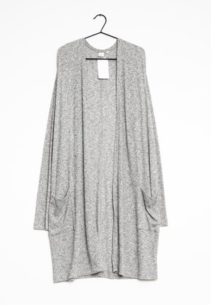Grau gestrickte Strickjacke mit lockerer Passform, offenem Vorderteil, langen Ärmeln und zwei Fronttaschen. Verfügt über ein strukturiertes Muster und ein hängendes Etikett.