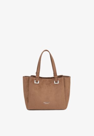 Bruine suède tote tas met dubbele hengsels en zilverkleurige rechthoekige hardware, met merknaam "Diana & Co Firenze" vooraan in het midden.