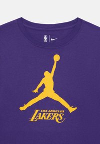 Nike Performance LOS ANGELES LAKERS TEE UNISEX - Ilgarankovis viršutinės dalies drabužis - purple smoke