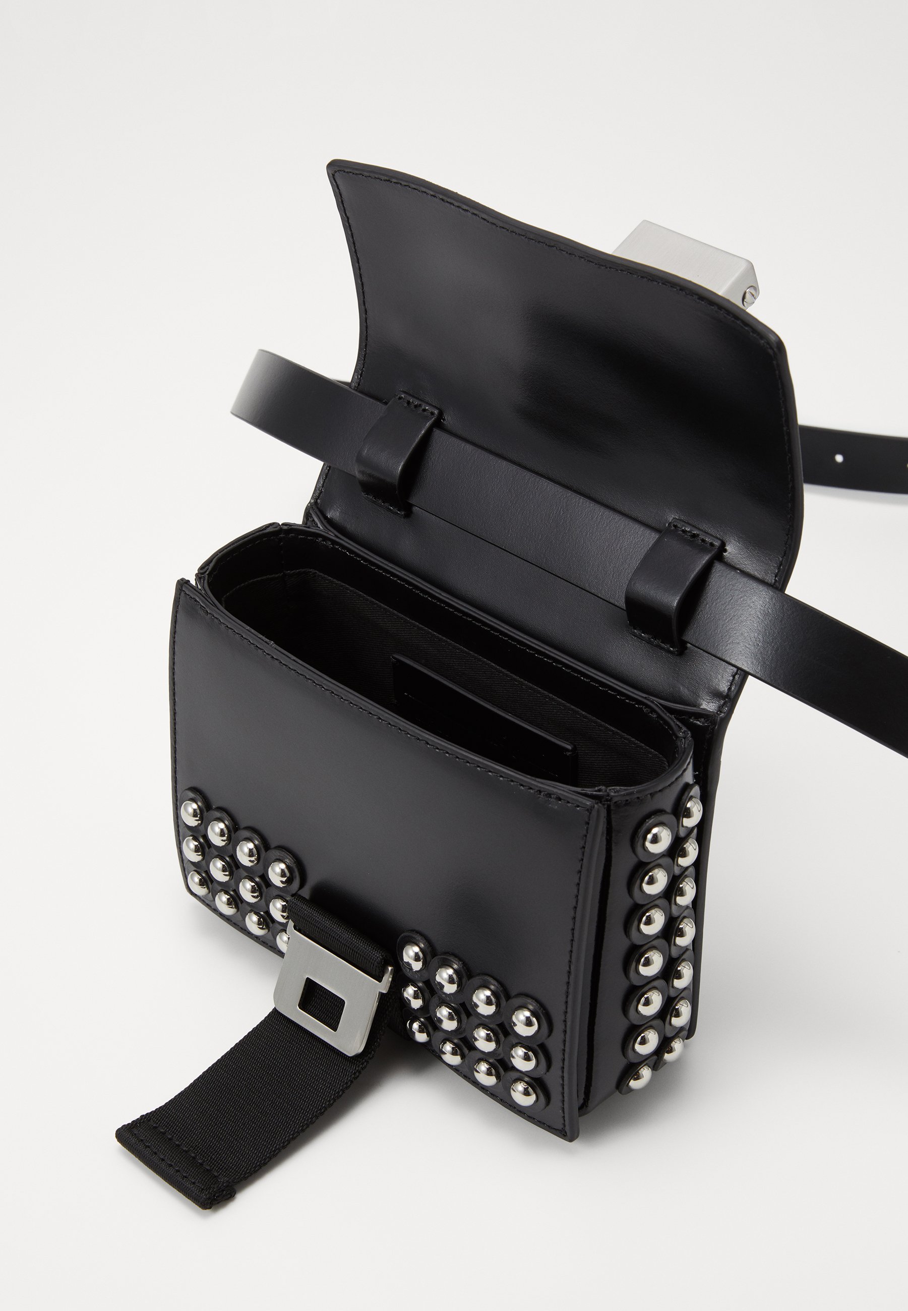 McQ Alexander McQueen CHRISTINE DELUXE Skulderveske McQ Alexander McQueen CHRISTINE DELUXE Skulderveske
