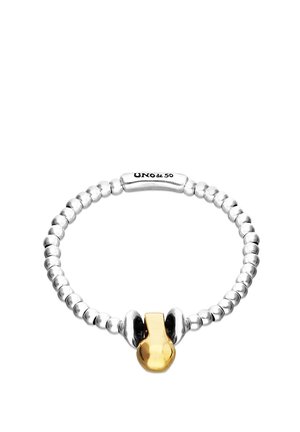 Pulsera de cuentas plateadas con un charm de candado dorado y una placa curva de plata grabada con "UNO de 50".