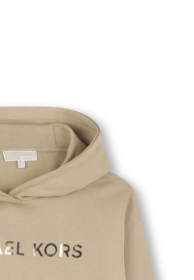 Hoodie beige avec une capuche à cordon, présentant des lettres dorées métalliques "MICHAEL KORS" sur le devant. Texture douce, design décontracté.