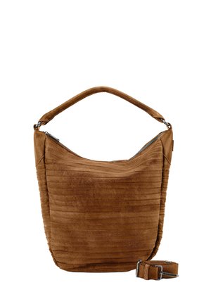 Sac d'épaule en daim marron avec coutures horizontales, fermeture éclair supérieure, anse large et courbée, et bandoulière amovible et réglable à côté.