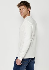 Koroshi Vesta - crudo offwhite