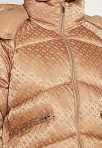 BOSS Vinterjakker - beige