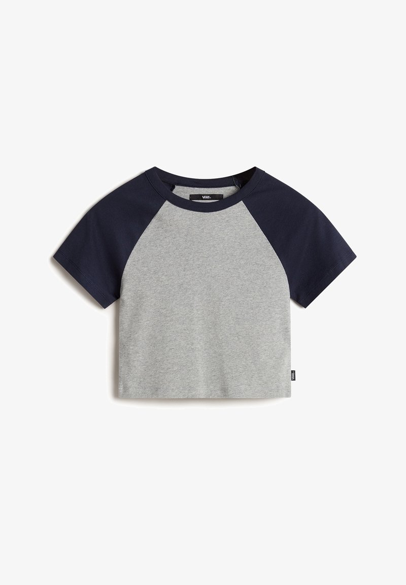 T-shirt à manches courtes, col rond, style baseball avec corps gris et manches bleu marine, avec une petite étiquette logo Vans sur le côté.
