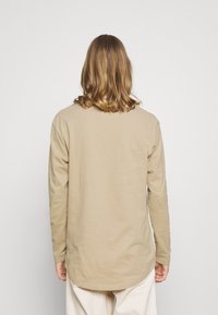 Jack & Jones JJENOA TEE O NECK - Camisola de manga comprida - beige