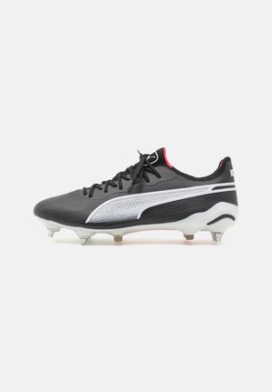 Scarpe da calcio nere con tomaia in materiale sintetico, design testurizzato, dettagli argento, suola bianca e sei tacchetti per la trazione. Presenta una chiusura con lacci.