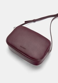 PULL&BEAR Olkalaukku - bordeaux