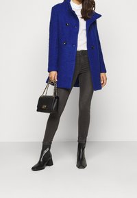 ONLY Petite Kort kappa / rock - blue