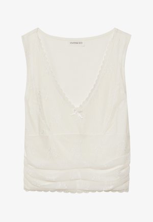 Camisole alb cu un dantelaj delicat la margine, decolteu în V, fundiță decorativă în centru și detalii pliate în partea de jos.