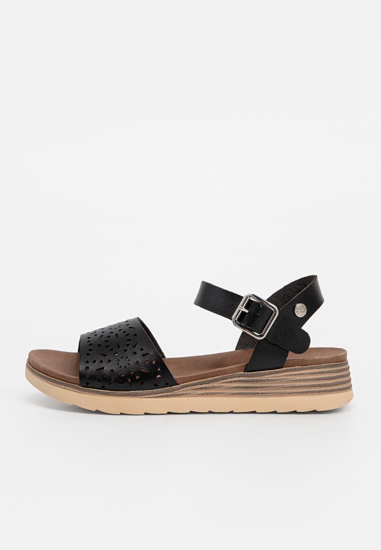 XTI Sandalen met sleehak zwart