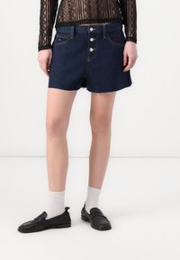 Tommy Jeans HOT PANT - Denim shorts - denim dark