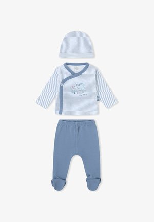 Conjunto de ropa para bebé con camiseta de manga larga a rayas azul y blanca con gráfico de elefante, pantalones azules con pies y gorro a juego a rayas.