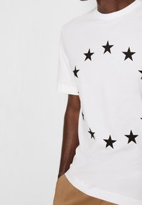 Études T-shirt imprimé - white