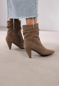 Next FOREVER COMFORT SLOUCH PULL-ON - Støvletter - mink brown