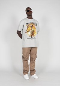 MJ Gonzales MÄNNER HELLRIDE  HEAVY  - Trükipildiga T-särk - lightasphalt