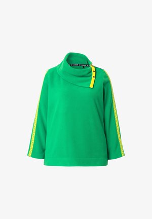 Maglia verde a maniche lunghe con collo a cascata. Presenta un dettaglio con bottone giallo e una trama laterale gialla. Materiale morbido con una vestibilità rilassata.