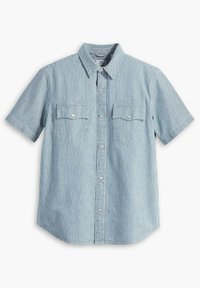 Koszula z krótkim rękawem w jasnoniebieskim kolorze w białe paski, z zapięciem na guziki z przodu oraz dwoma kieszeniami na piersi z klapkami zapinanymi na napy.
