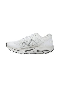 Scarpa da corsa bianca con tomaia in mesh, accenti grigi, design con lacci, collo imbottito e suola testurizzata per aderenza.