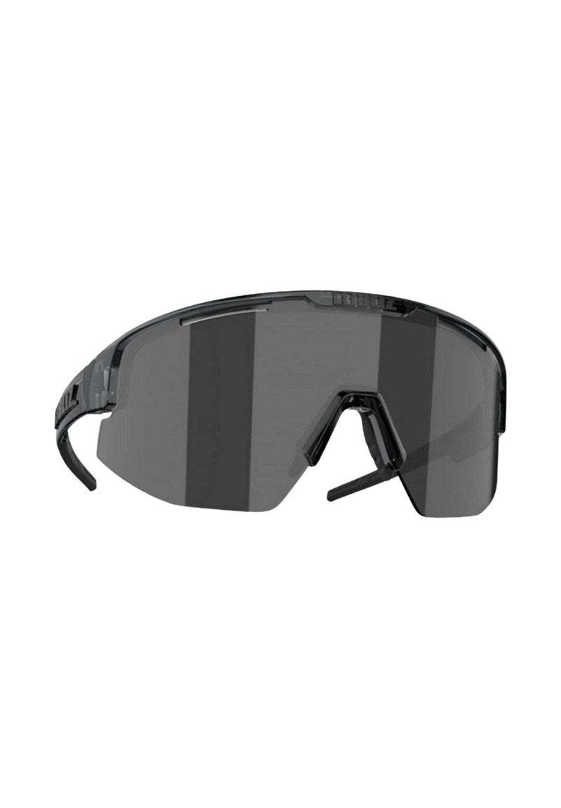 Gafas de sol deportivas negras con diseño envolvente, lentes oscuros amplios y patillas elegantes con sutil branding y acabado mate.