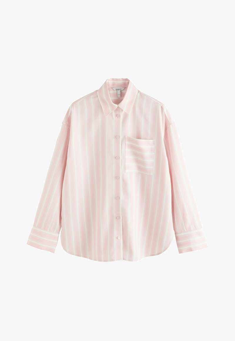 Chemise à manches longues à rayures roses et blanches, boutonnée sur le devant, avec poche avant et col classique, présentée sur fond blanc.